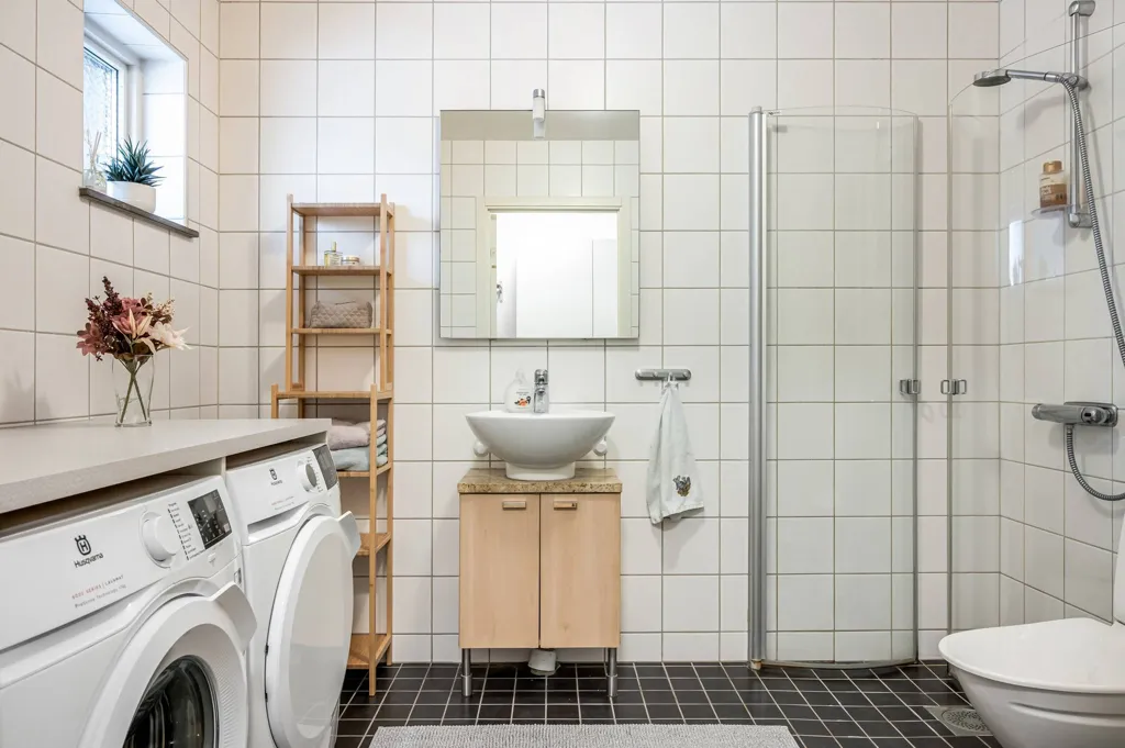 Salles de bain - Modern Apartment with West Terrace in Östra Torn, Lund