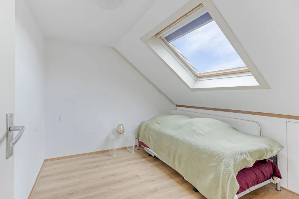 Magamistoad - Estate House with Deep Garden in Almere