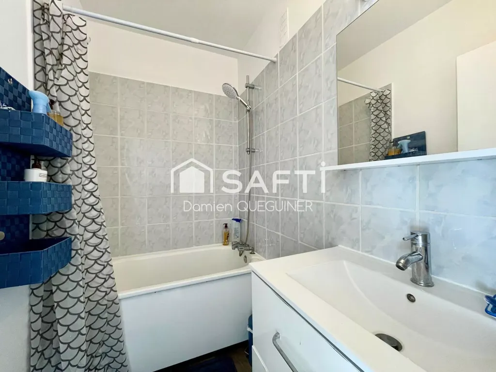 Salles de bain - Appartement avec Balcon dans le Quartier de l'Aiguillon