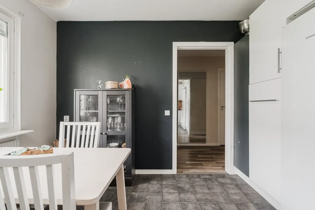 Söögituba - Two-Bedroom Flat with West-Facing Balcony in Gävle