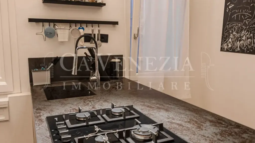 Cuisine - Restored Apartment with Central Location in Venice