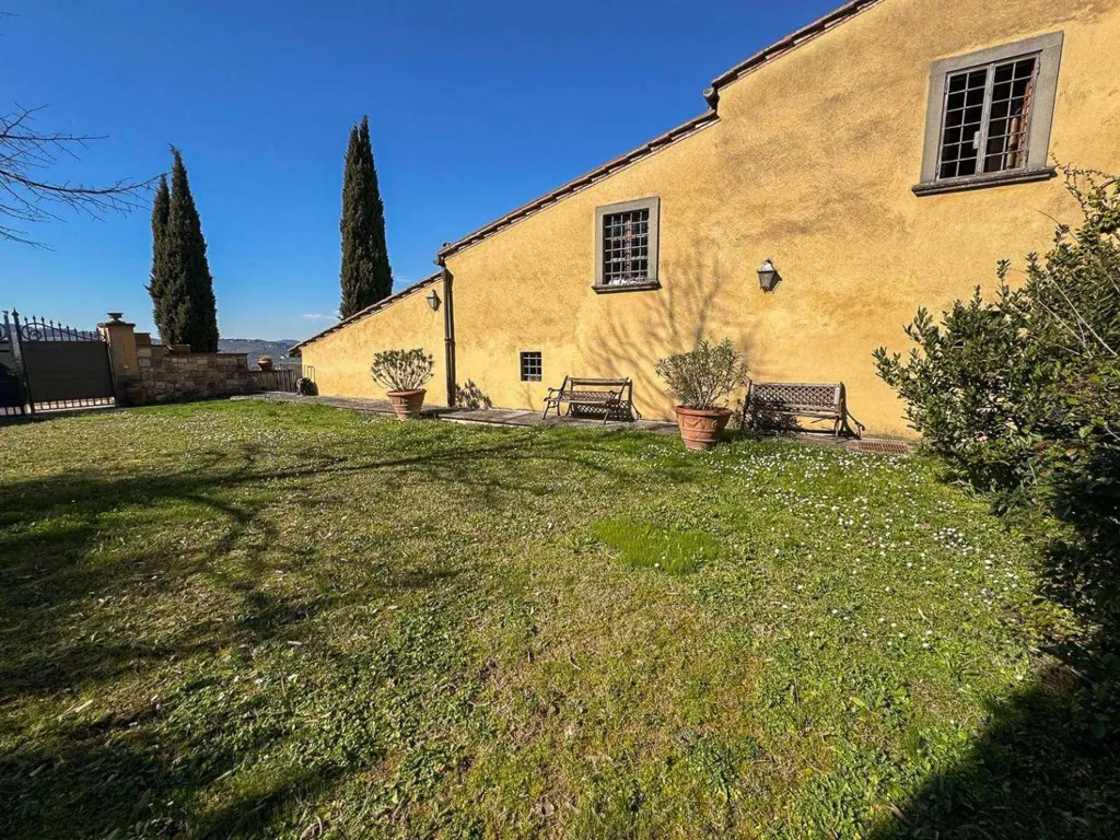 Jardin - Restored Apartment in Scandicci Convent