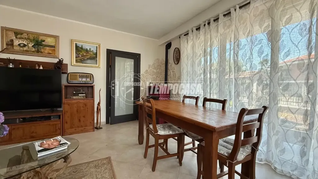 Söögituba - Bifamiliar Villa with Garden in Ciriè