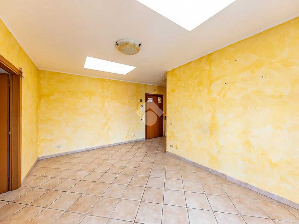 Esik - Apartment with Large Terrace in Rescaldina