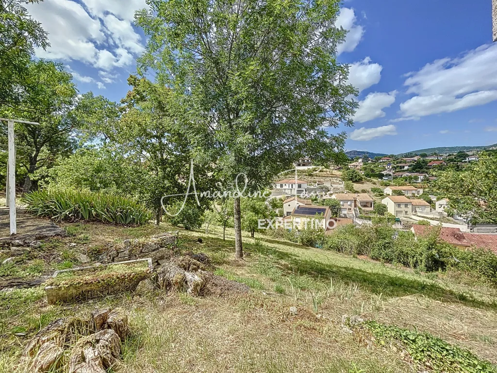 Maison à Rénover avec Grand Terrain à Millau
