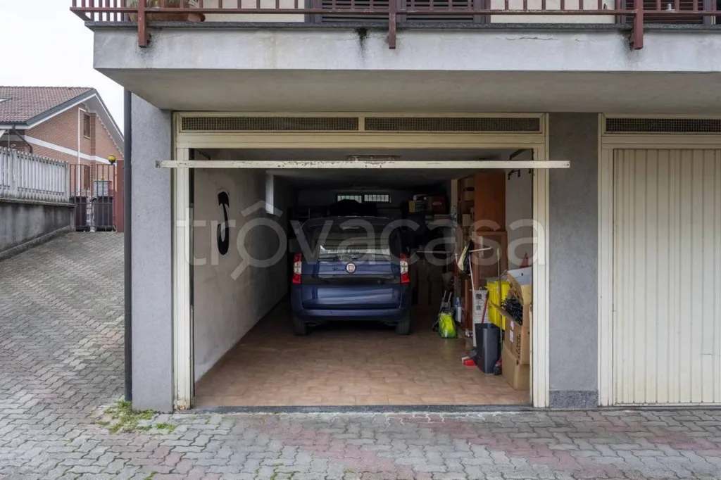 Garage - Spacious Apartment with Terrace in Volpiano