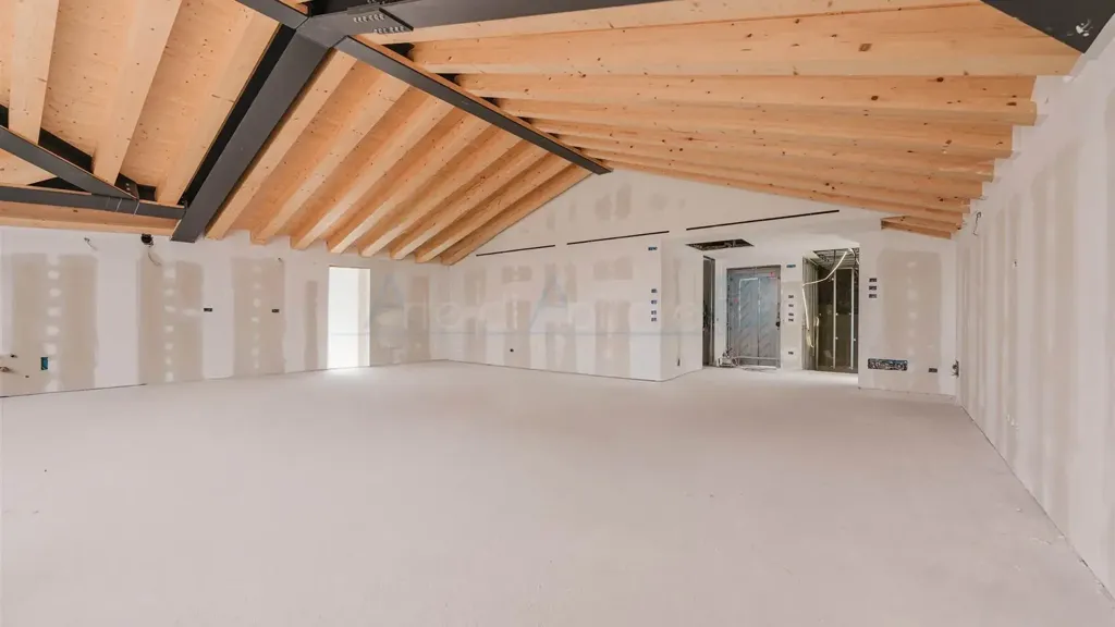 Toad - Penthouse with Four-Faced Views in Treviso