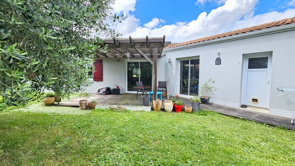 Jardin - Maison de Plain-Pied avec Jardin à Saint-Maxire