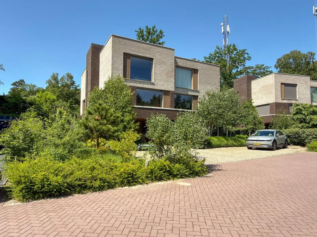 Esterno - Modern Half-Detached House with Forest View in Leersum