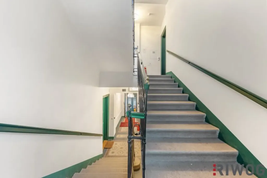 Rooms - Altbau with Optional Balcony in Hietzing