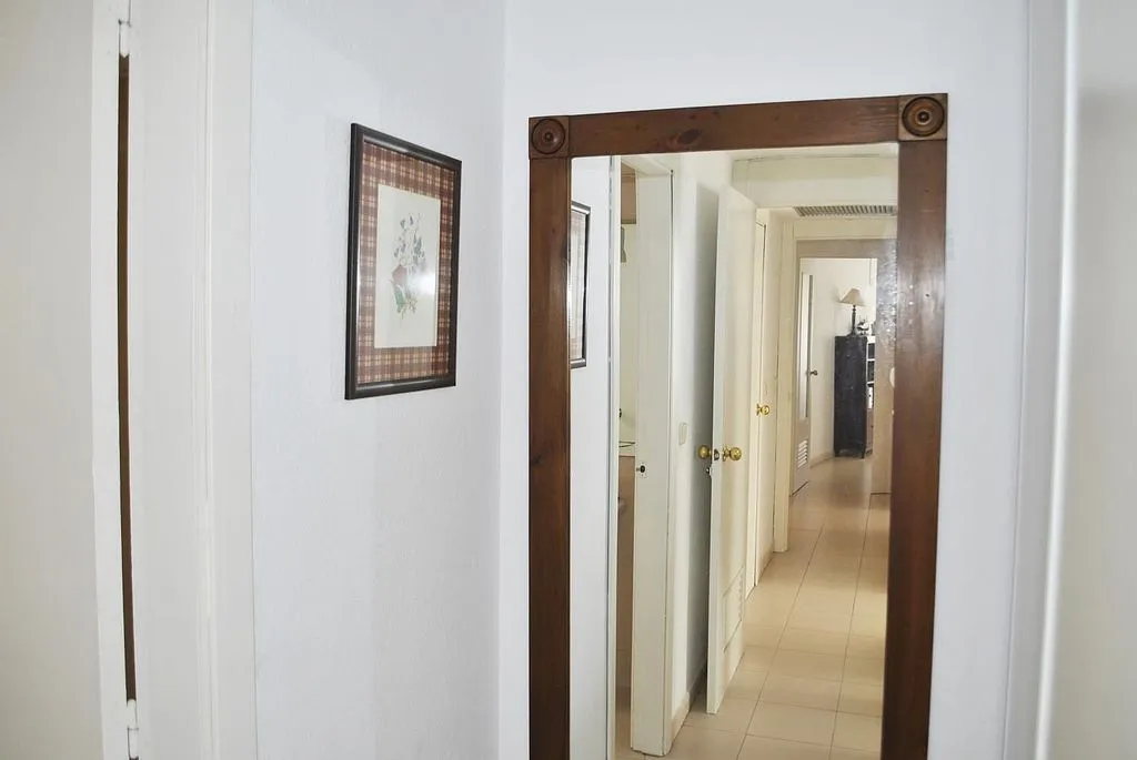 Esik - Apartment with Balcony in Los Bermejales
