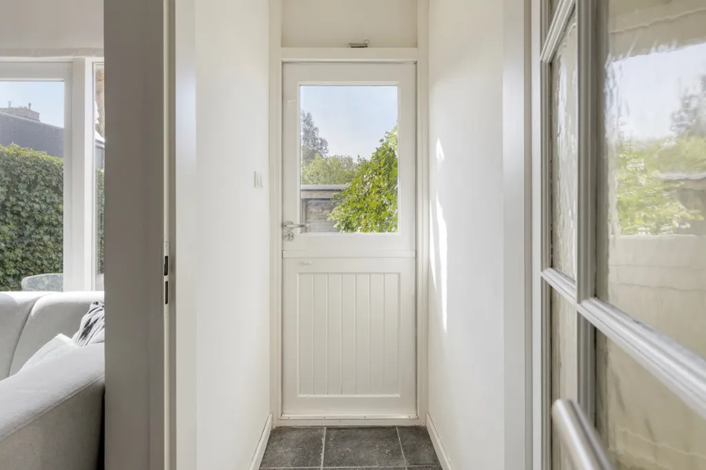 Esik - Modernised House with Garden in Goes