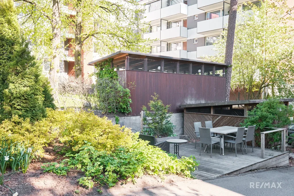 Aed - Modern Flat with Garden Access in Munkkiniemi