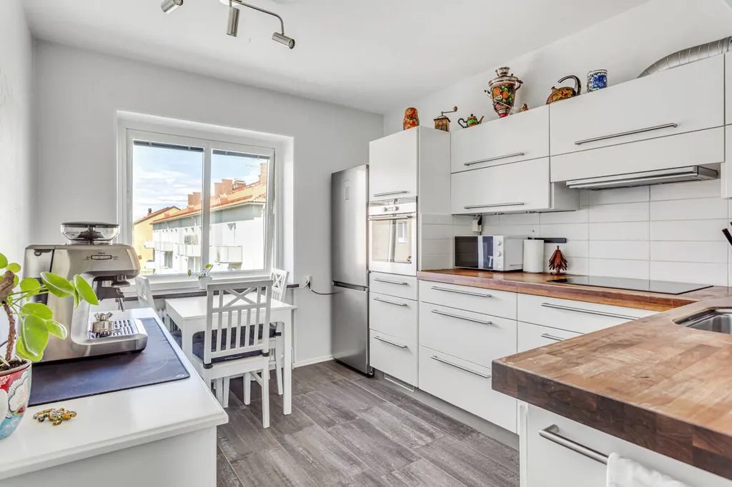 Küche - Apartment with South-Facing Balcony in Liljeholmen