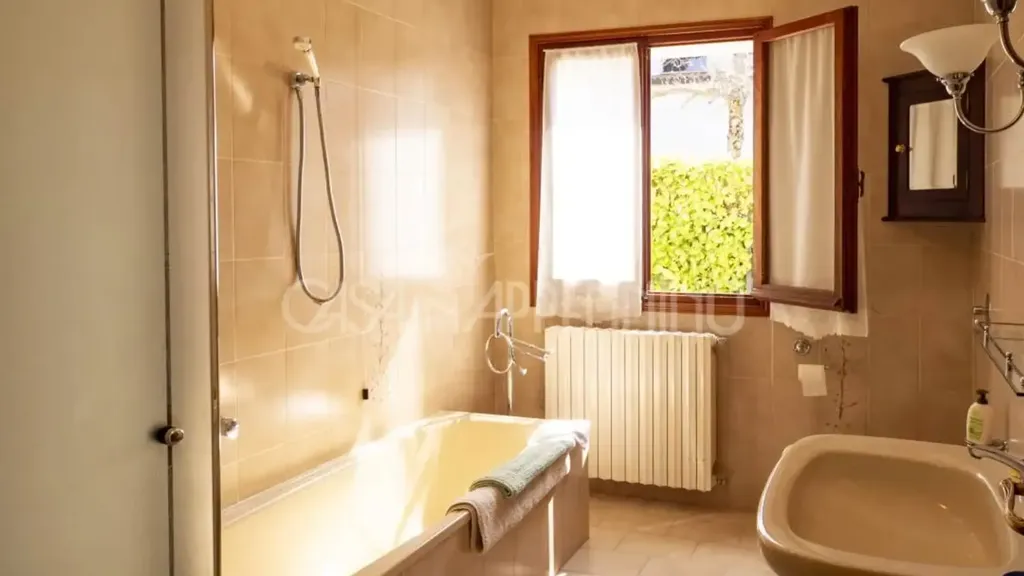 Salles de bain - Villa with Mountain View in Frassinoro