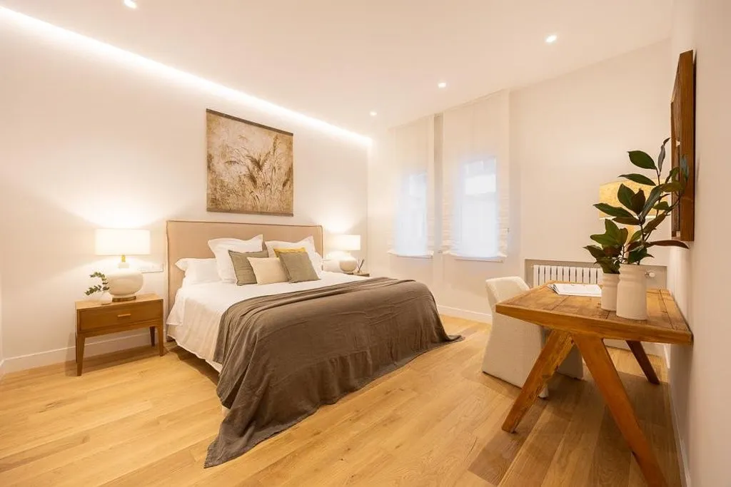 Magamistoad - Luxury East-Facing Apartment in JERONIMOS, Madrid