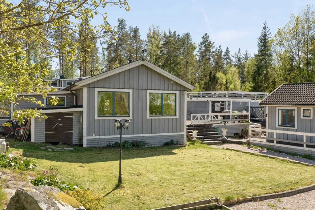 Esterno - Lake View Property with Multiple Houses in Nyköping
