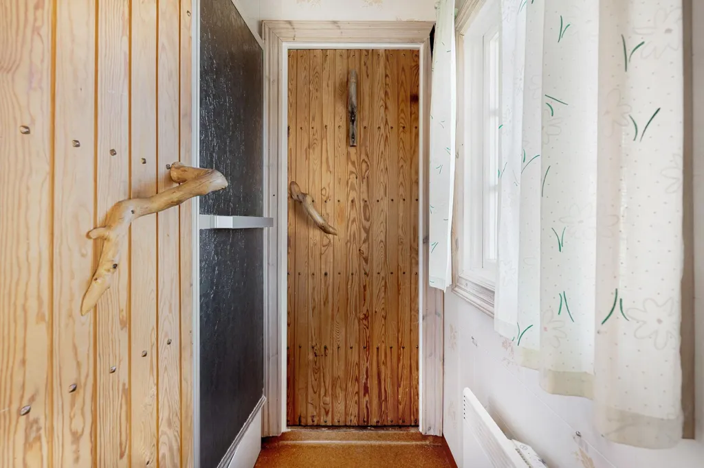 hallway_entrance