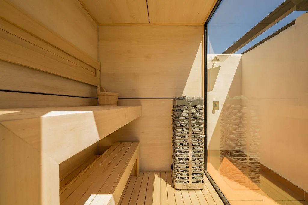 Pièces - Beachfront Penthouse with Rooftop Spa in Estepona