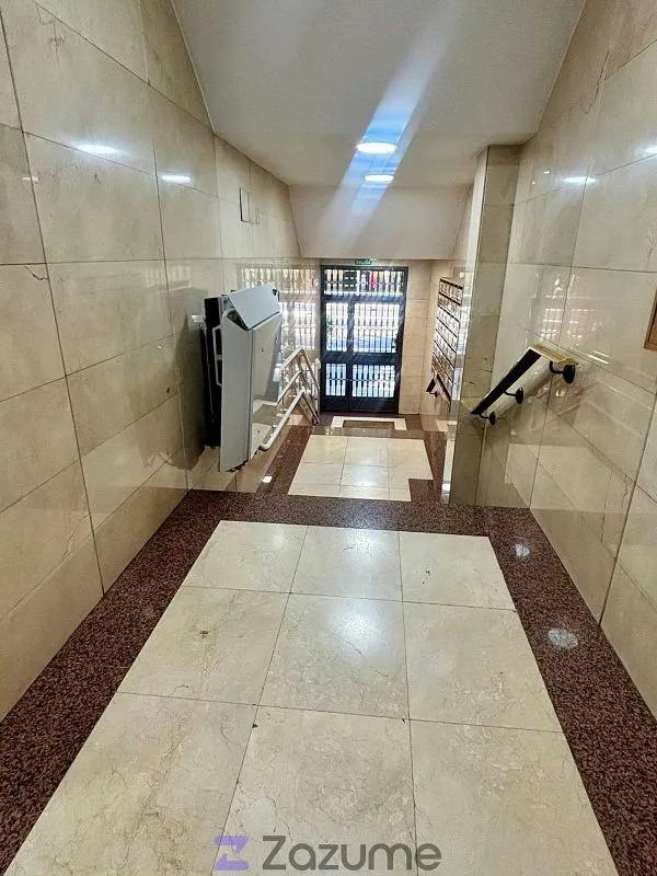 Entrée - Furnished Studio with Balcony in Gaztambide