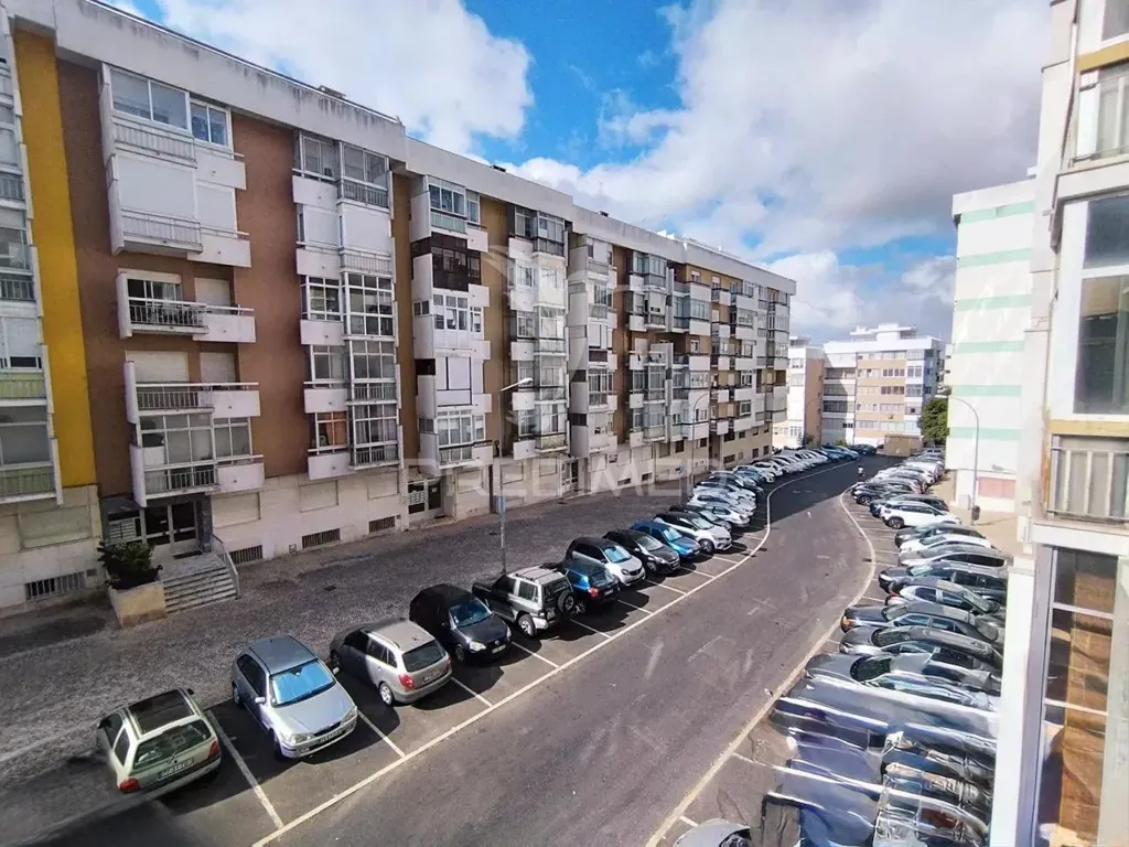 Balcon - Renovated T2 Apartment in Oeiras Centre