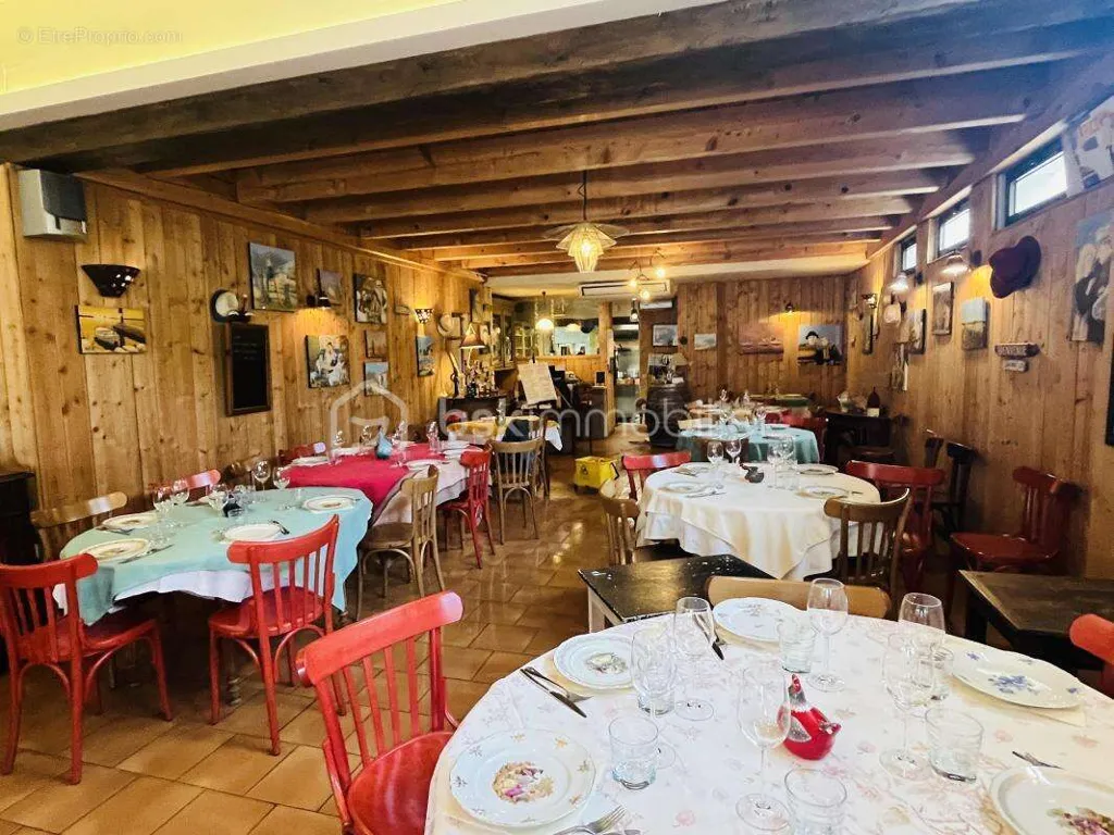 Salle à manger - Restaurant avec Terrasse à Hyères, Proche de la Mer