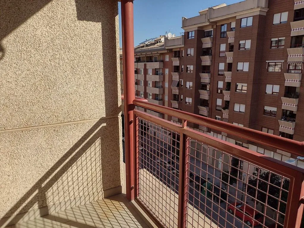 Balcon - Twin-Phase Flat with Terrace in Gran Bulevar