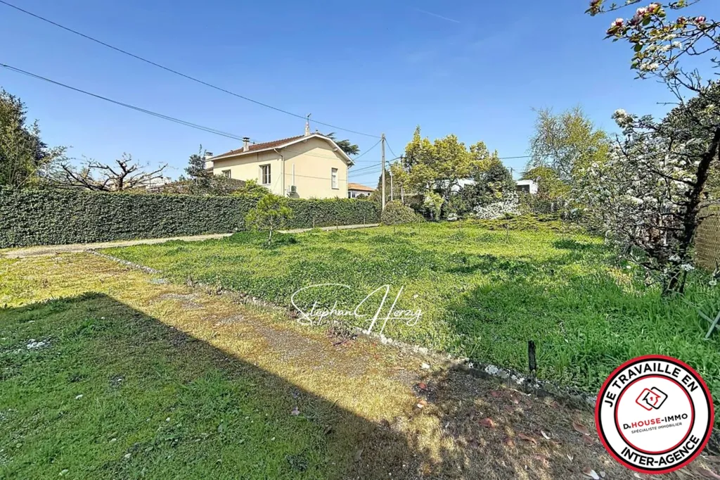 Aed - Constructible Plot with Garden Access in Bordeaux