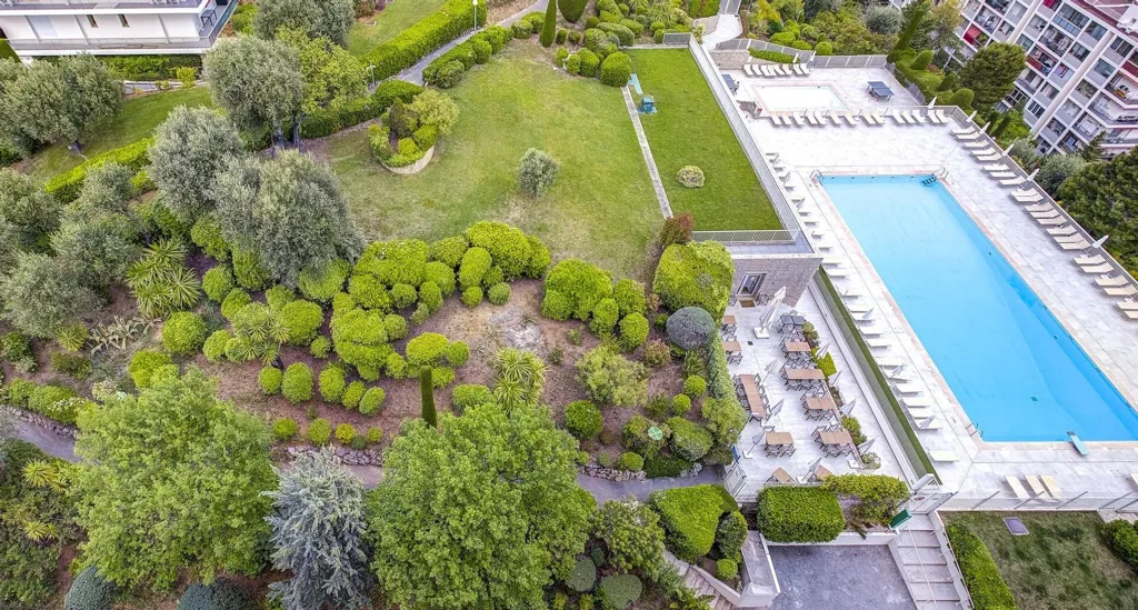 Vue aérienne - Duplex avec Vue Panoramique sur l'Océan à Nice