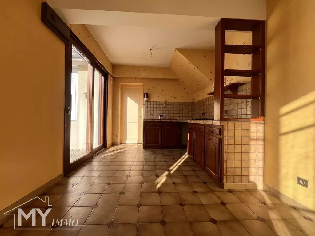 Cuisine - Maison de Ville avec Jardin et Dépendances à Montpon-Ménestérol