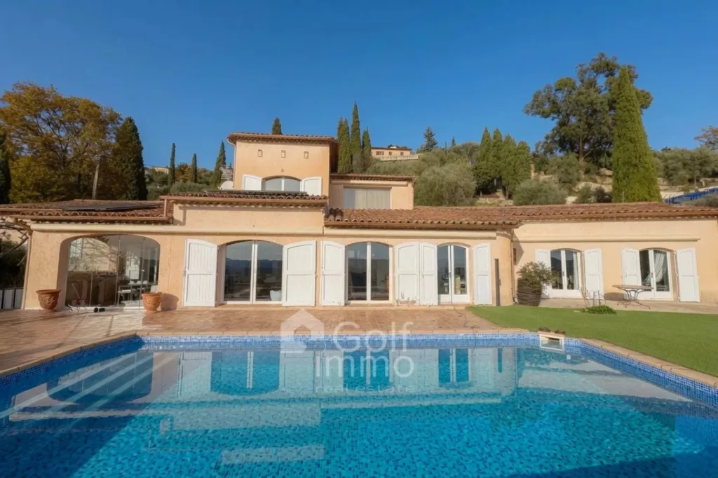 Pool - Luxury Villa with Sea View in Cabris