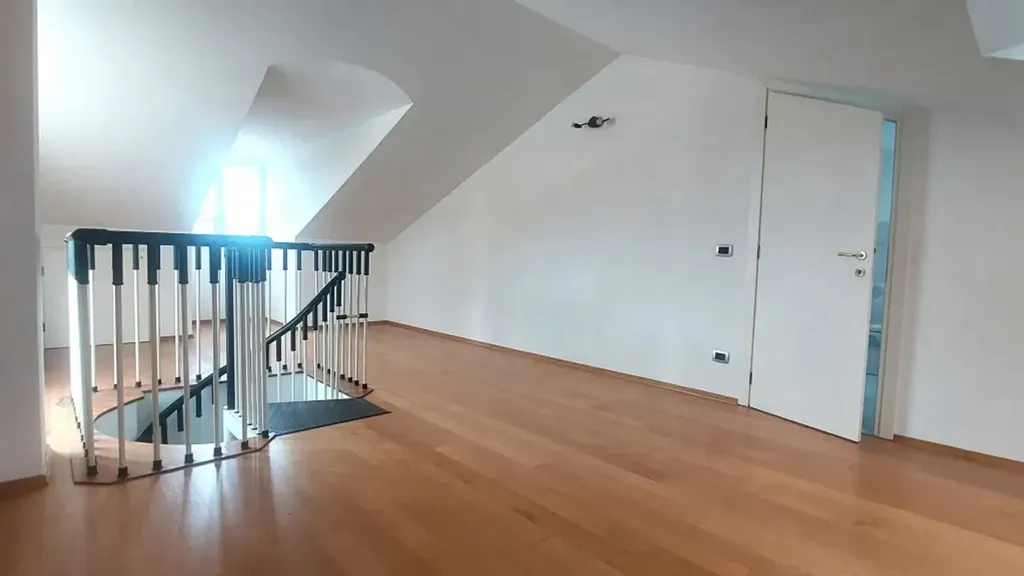 Pièces - Modern Apartment with Panoramic Terrace in Alba