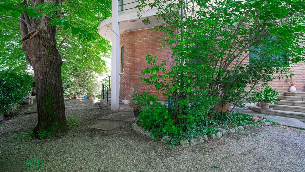 Jardin - Armed Bilocale with Private Patio in Bologna
