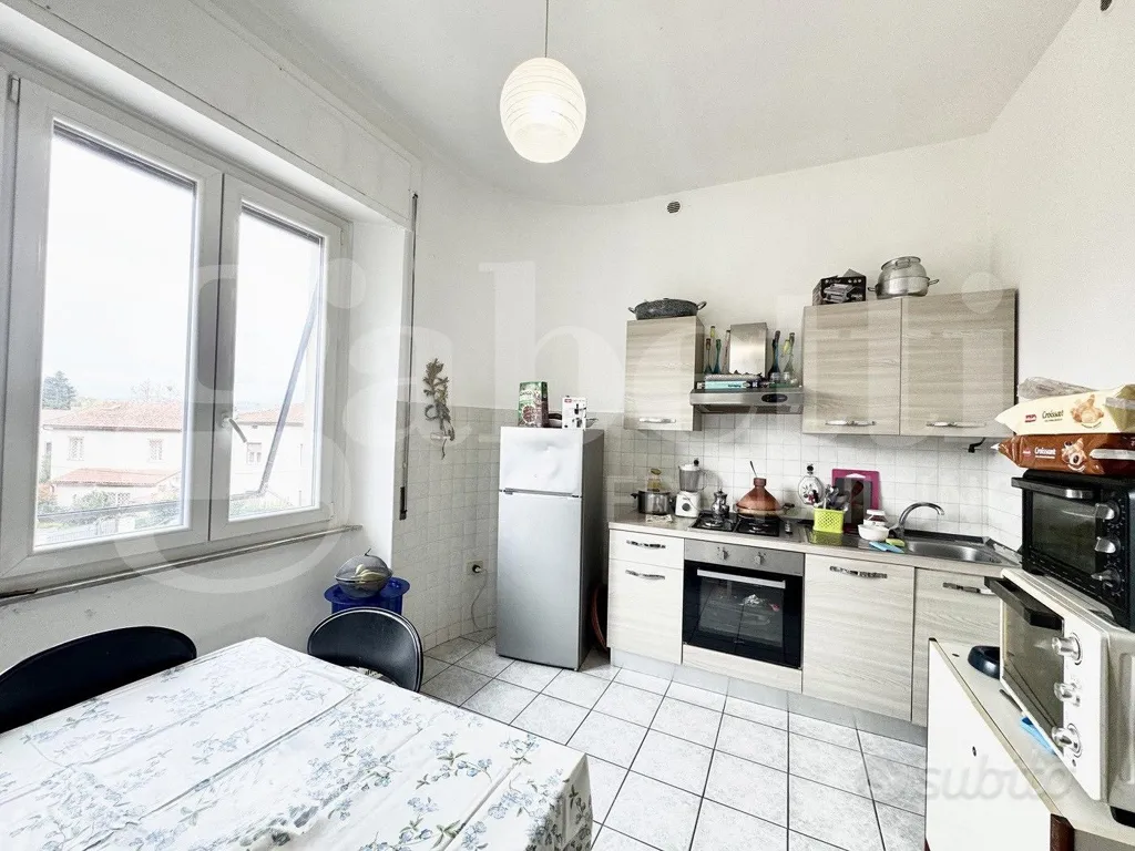 Cuisine - First Floor Flat with Fireplace in Orte