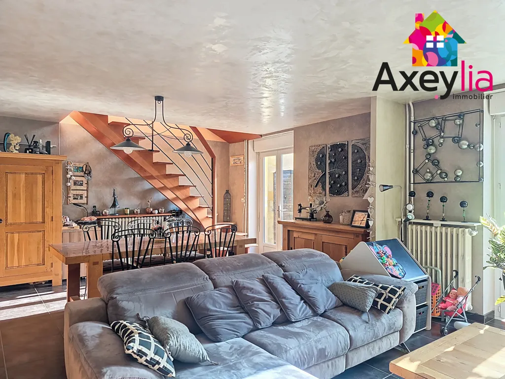 Séjour - Maison avec Terrasse et Terrain à Charlieu