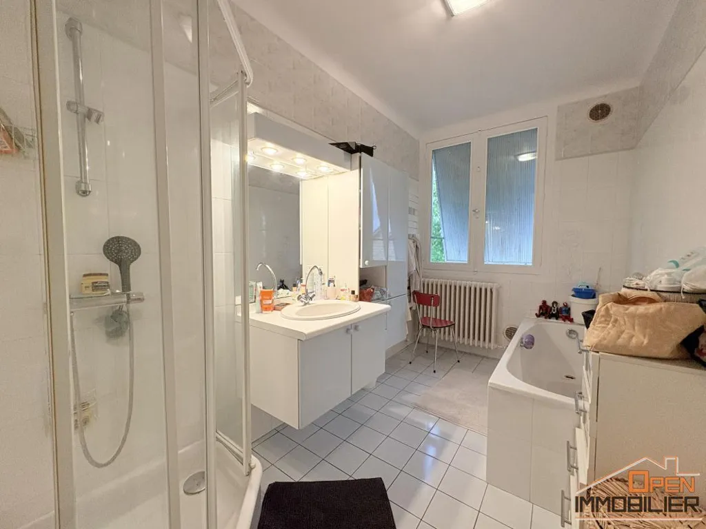 Bathrooms - House with Pool and Garden in Gourdon