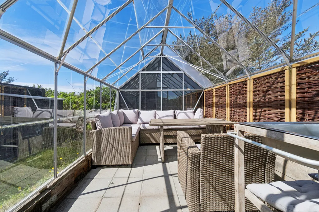 Terrasse - Conservation-Grade Lighthouse Farmhouse on West Coast