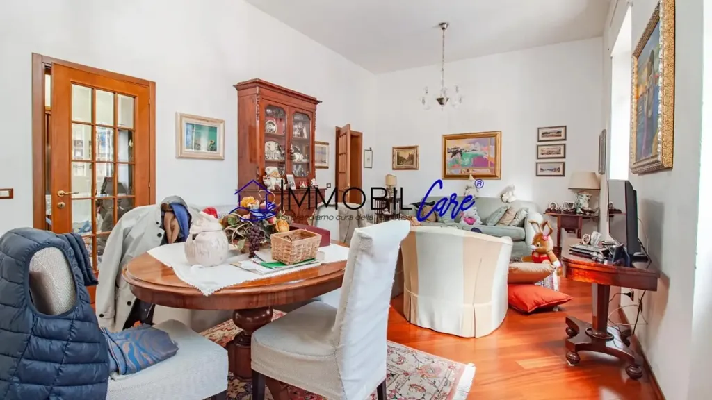 Salle à manger - Spacious Apartment with Veranda in Livorno