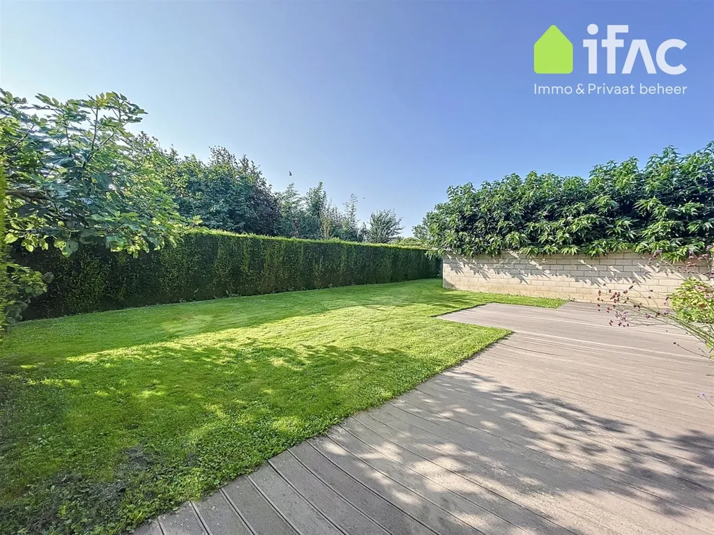 Garden - Modern Villa with South-Facing Garden in 5a87ca