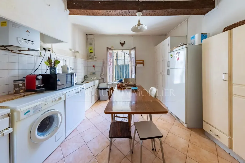 Cuisine - Ensemble Immobilier avec Maison de Maître à Lansargues