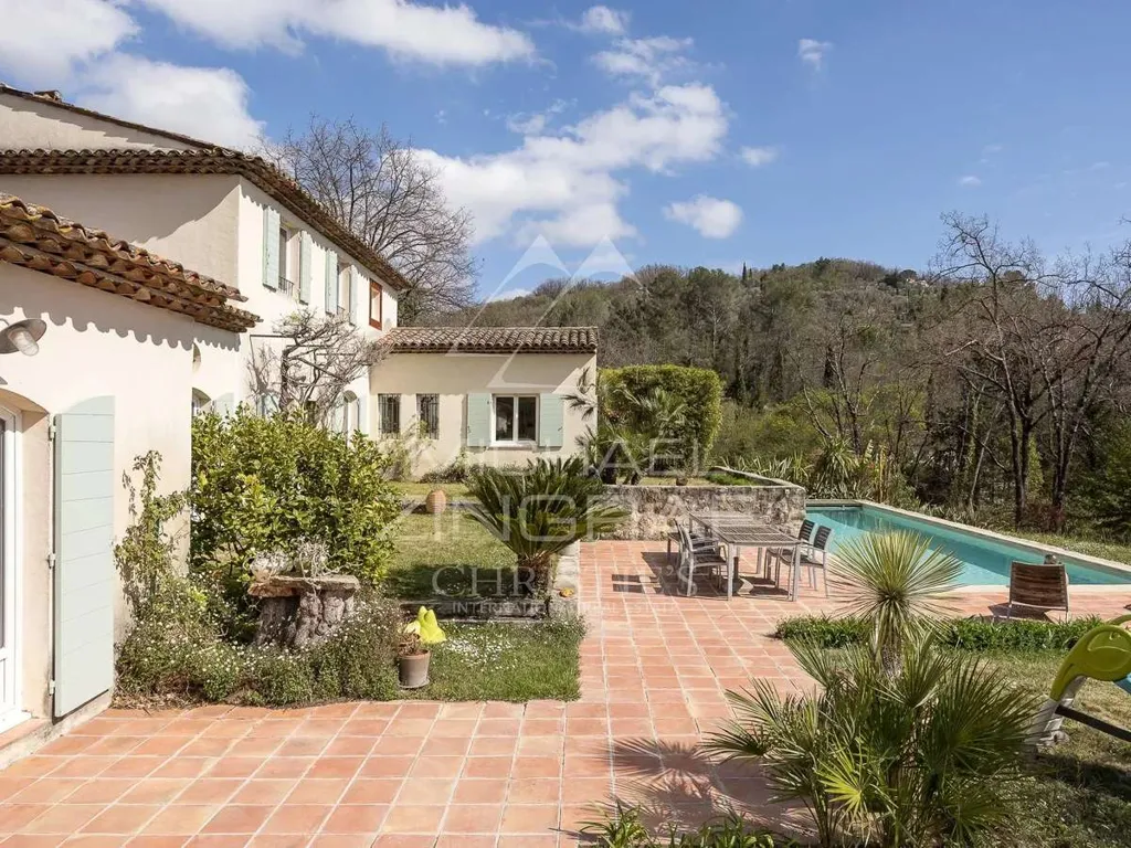 Piscine - Bastide Conçue par Architecte avec Jardins Paysagés