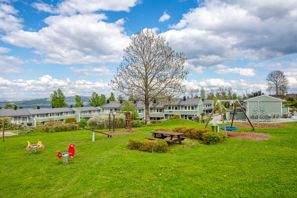 Jardin - Modernised Terraced House with Mjøsa View in Gjøvik