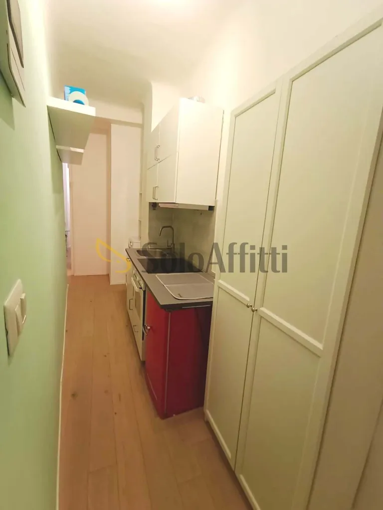 Cucina - Monolocale arredato con affaccio sui Navigli a Milano