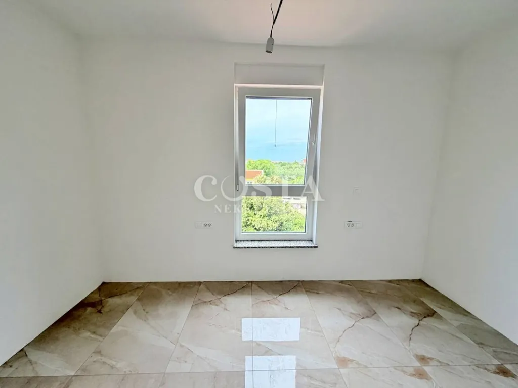Toad - Penthouse with Sea View in Bibinje