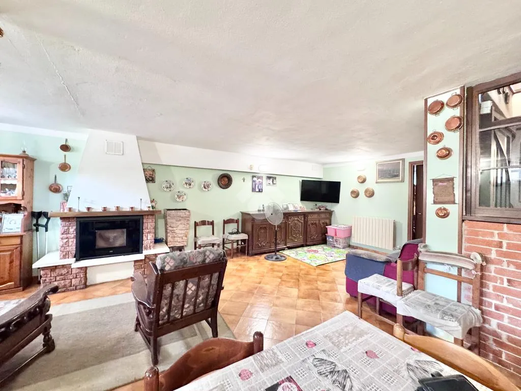 Elutuba - Corner Semi-Detached Villa with Garden in Casarile