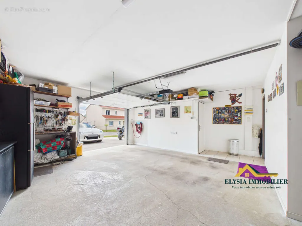 Garage - Maison Luxueuse avec Terrasse à Ludres