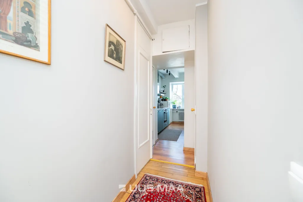 hallway_entrance