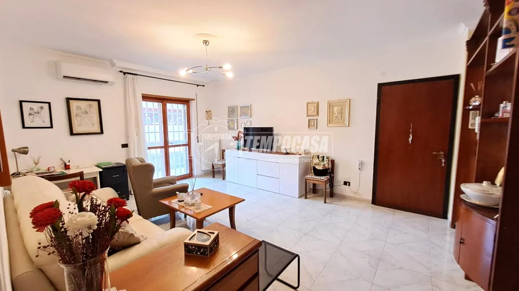 Séjour - Three-Bedroom Apartment with Balcony in Adelfia