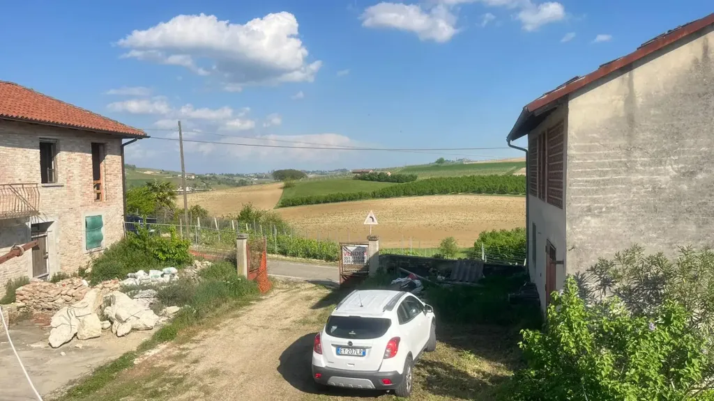 Välivaade - Rustic Farmhouse with Panoramic View in Castagnole delle Lanze