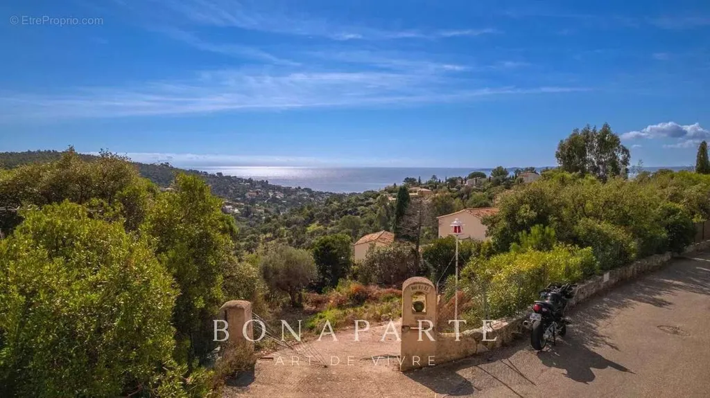 Välivaade - Viabilised Plot with Sea View in Les Issambres
